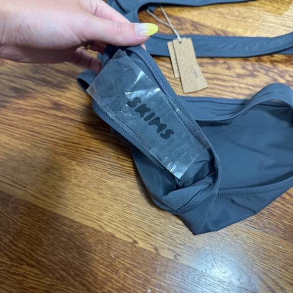 NWT SKIMS Swim One Shoulder Monokini gunmetal Gray Size small - Picture 4 of 9